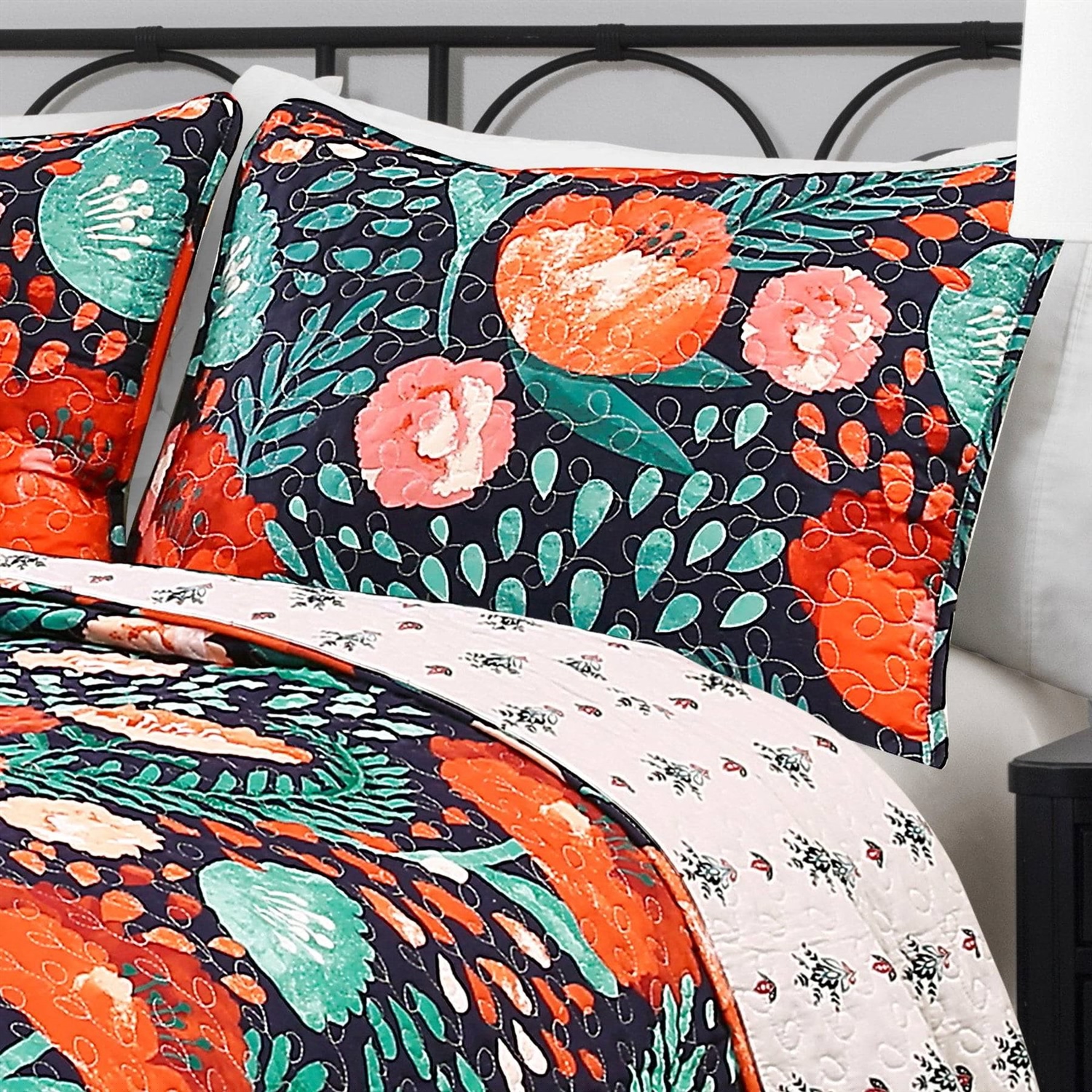 3-Piece Cotton Quilt Set with Floral Print and Reversible Design Bedding for Summer Nights